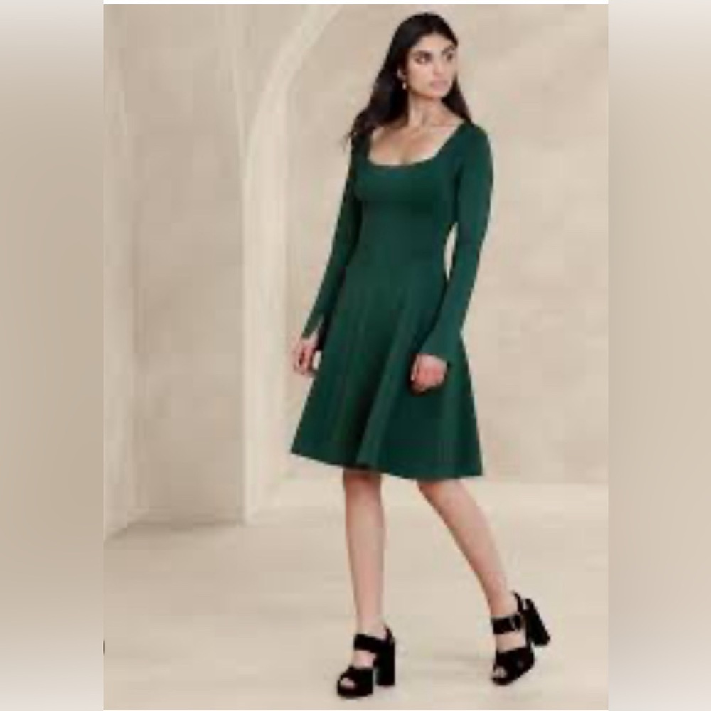 Long-Sleeve Scoop Neck A-Line Dress in Dark Green